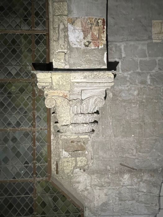 église abbatiale, transept nord, détail d’un chapiteau