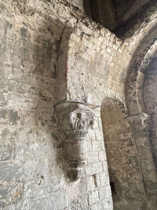 église abbatiale, transept sud, détail d’un chapiteau