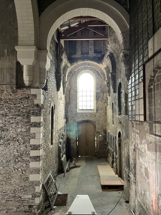 église abbatiale, transept sud, détail d’un chapiteau