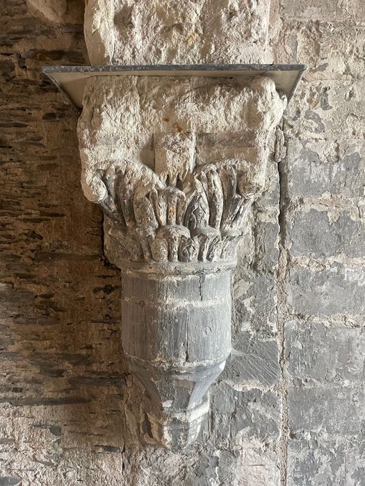 église abbatiale, transept sud, détail d’un chapiteau