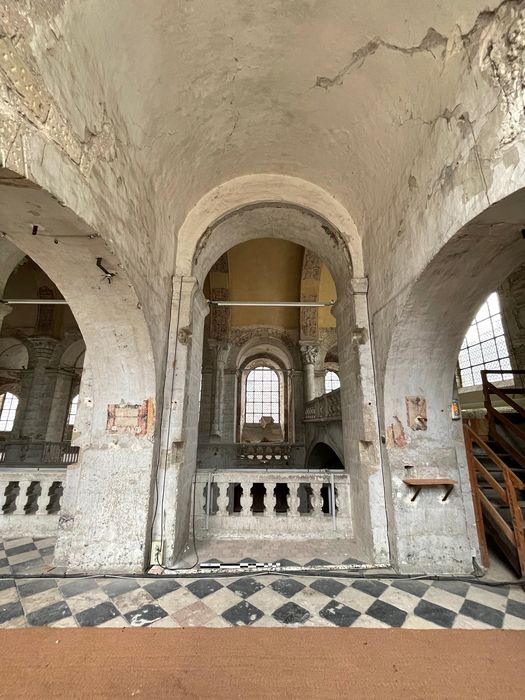 église abbatiale, tribune est, travée 2