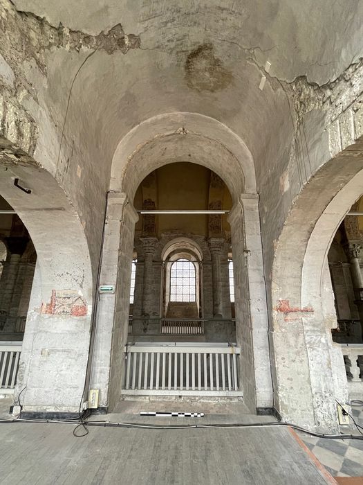 église abbatiale, tribune est, travée 4