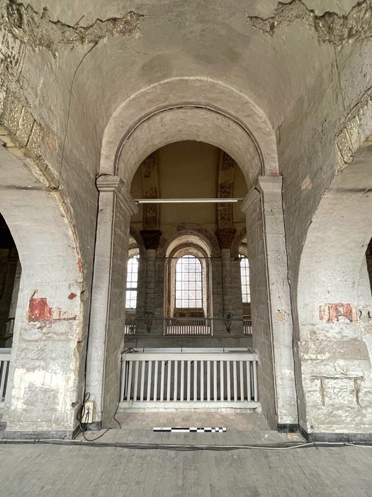 église abbatiale, tribune est, travée 6