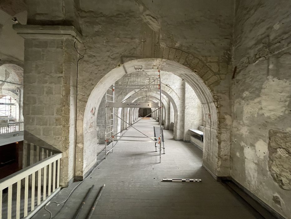 église abbatiale, tribune est, travée 9