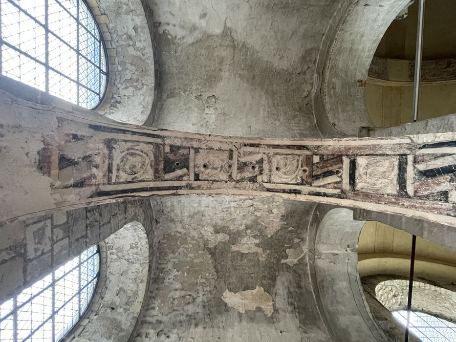 église abbatiale, tribune ouest, travée 2, peintures monumentales (fragments), vue partielle