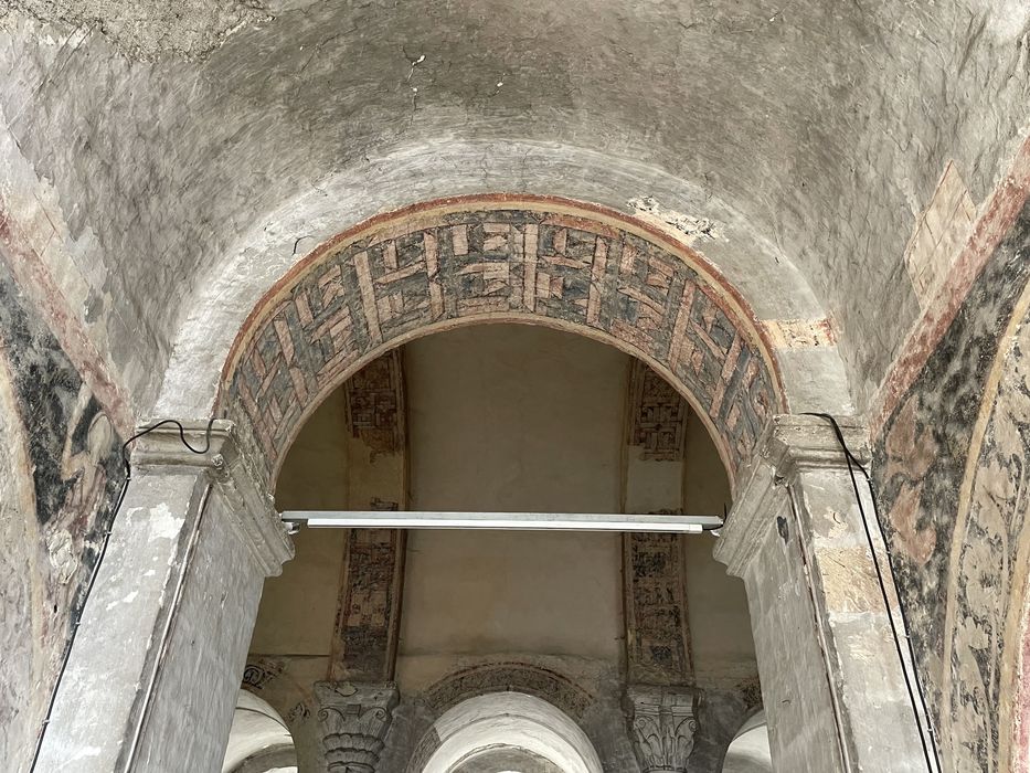 église abbatiale, tribune ouest, travée 7, peintures monumentales (fragments), vue partielle