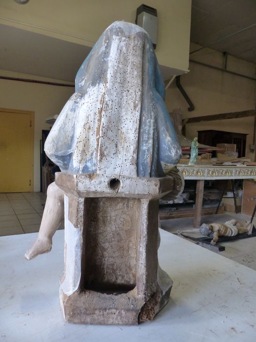 groupe sculpté : Vierge de Pitié (revers)