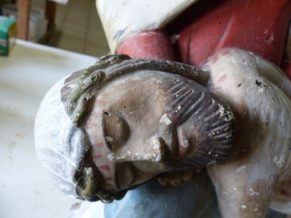 groupe sculpté : Vierge de Pitié, détail