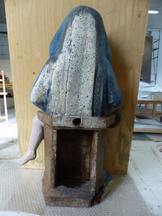 groupe sculpté : Vierge de Pitié (revers)
