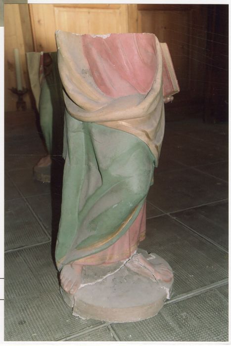statue : saint Paul, vue partielle