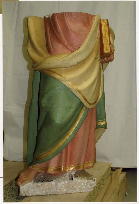 statue : saint Paul, vue partielle