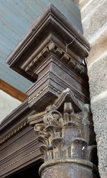 fonts baptismaux, détail de l’entablement