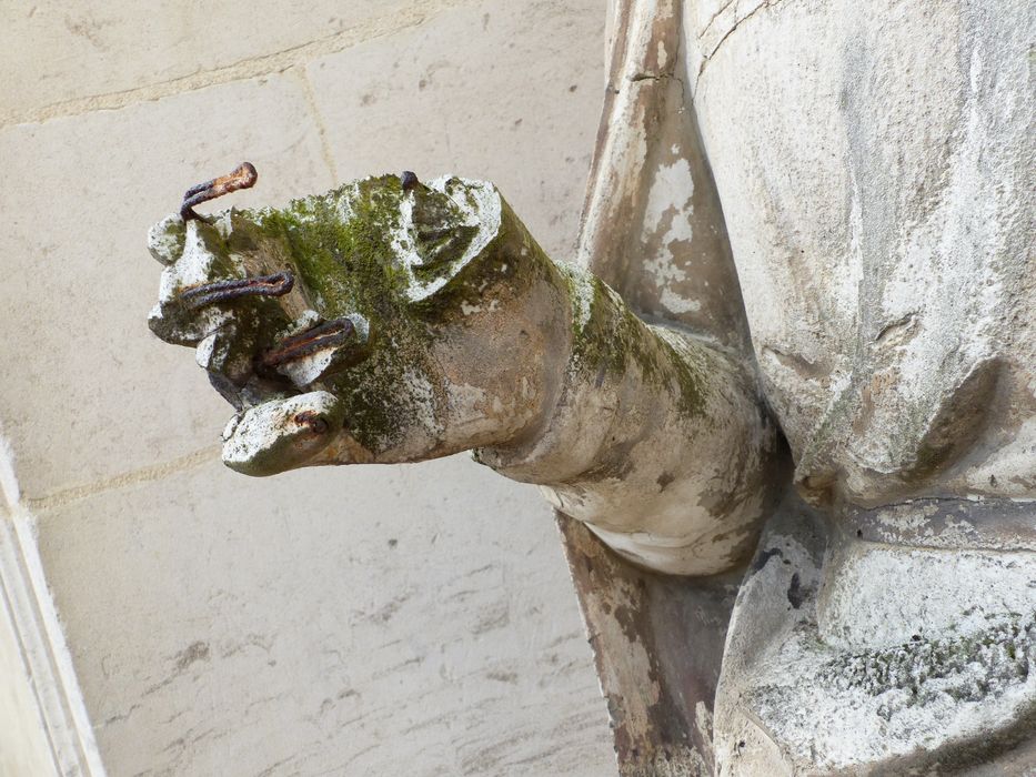 statue : Saint Pierre, détail