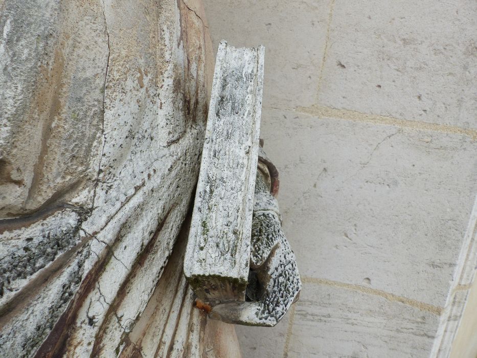 statue : Saint Pierre, détail
