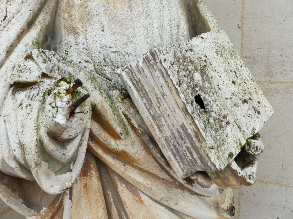 statue : Saint Pierre, détail