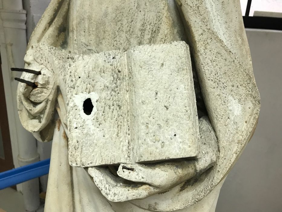 statue : Saint Pierre, détail