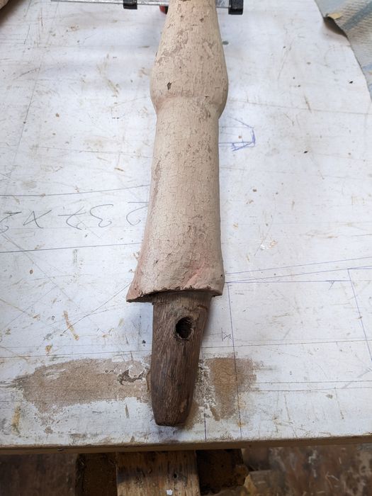 statue : Christ en croix, détail