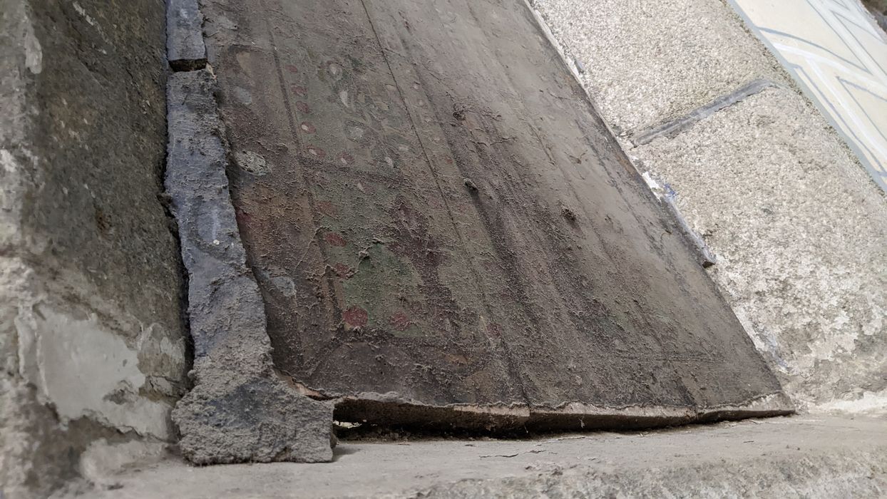autel de Saint-Jean, détail du vantail de volet fermant la baie à l’arrière du retable