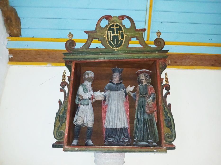 groupe sculpté : Saint Yves entre le Pauvre et le Riche