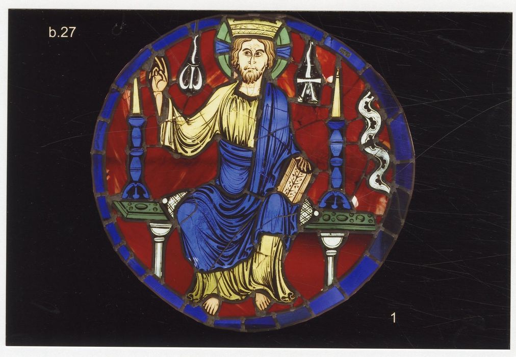 verrière (baie 27), détail du Christ bénissant (panneau 1)