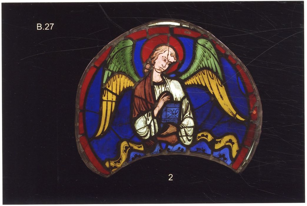 verrière (baie 27), détail de l’ange de saint Matthieu (panneau 2)