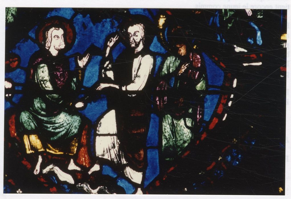 verrière n°5 (saint Jacques le Majeur), détail du panneau 12 (Christ suivi d’un ange donne à saint Jacques un bâton de pèlerin)