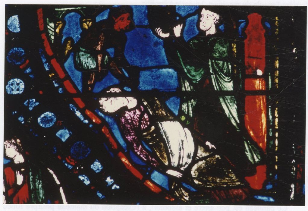verrière n°5 (saint Jacques le Majeur), détail du panneau 25 (Philétus, qu’un diable piétine, est ensorcelé par Hermogène qui lit un livre de formules magiques)