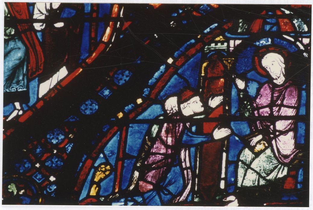 verrière n°5 (saint Jacques le Majeur), détail du panneau 51 (Hermogène et Philétus à genoux devant saint Jacques)