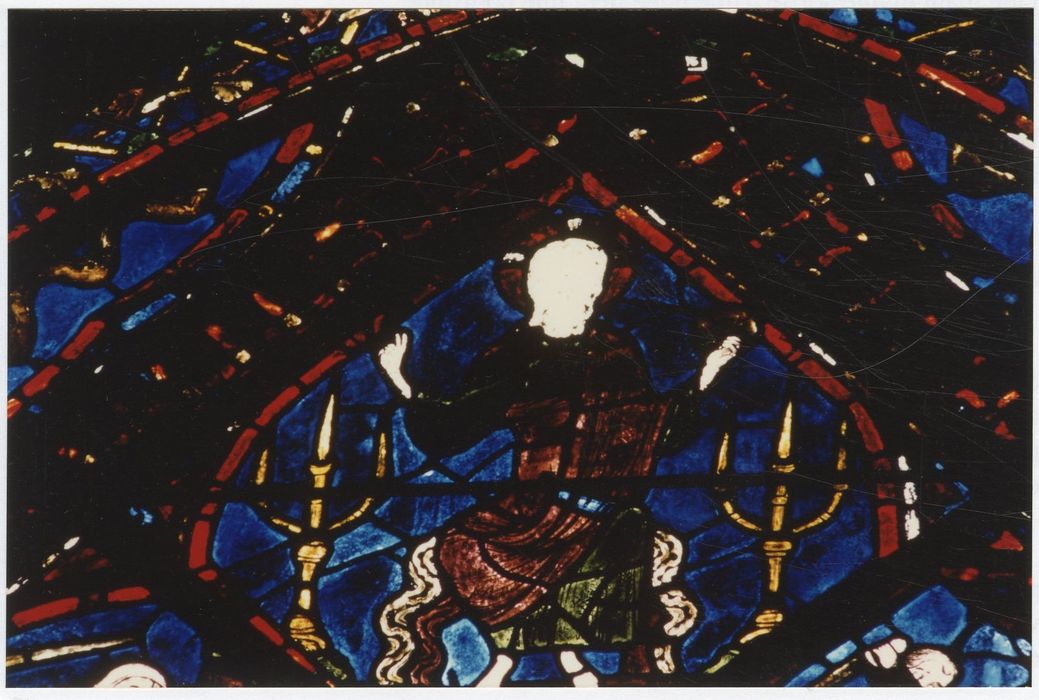 verrière n°5 (saint Jacques le Majeur), détail du panneau 82 (Christ en majesté)