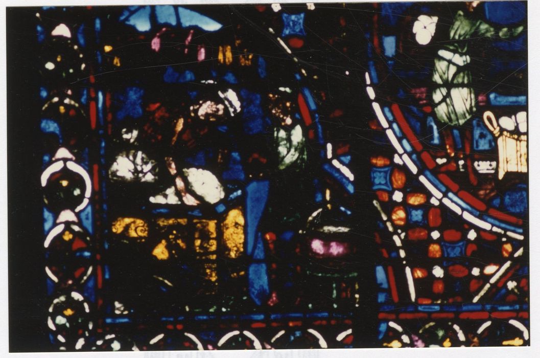 Ensemble de 45 verrières : scènes de la vie du Christ, scènes de la Vie de la Vierge, scènes de la vie des saints et martyrs, la vie de Charlemagne, donateurs, apôtres, le zodiaque et travaux des mois (baies 0 à 30, 100 à 114)
