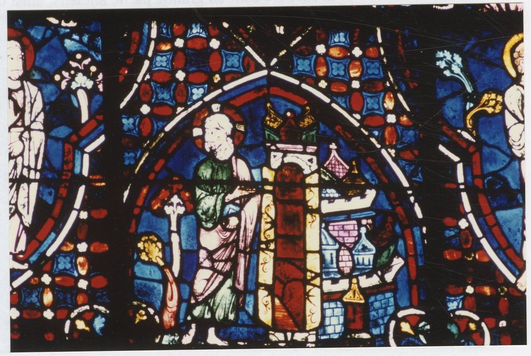 verrière n°0 (verrière des apôtres), détail du panneau 8 (le Christ désigne l’entrée d’une ville)