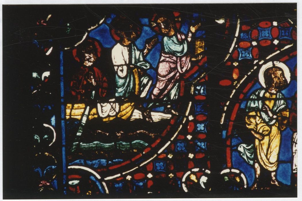 verrière n°0 (verrière des apôtres), détail du panneau 16 (le Christ sort de la barque et invite les deux apôtres à le suivre)