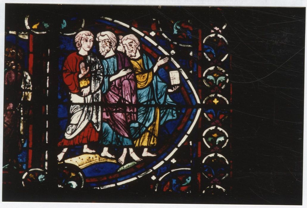 verrière n°0 (verrière des apôtres), détail du panneau 24 (des hommes marchent)