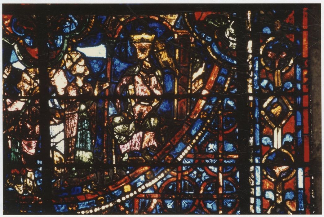 verrière n°18 (verrière de la vie de saint Thomas Becket), détail du panneau 14 (confrontation de Thomas Becket avec le roi Henri II d’Angleterre)