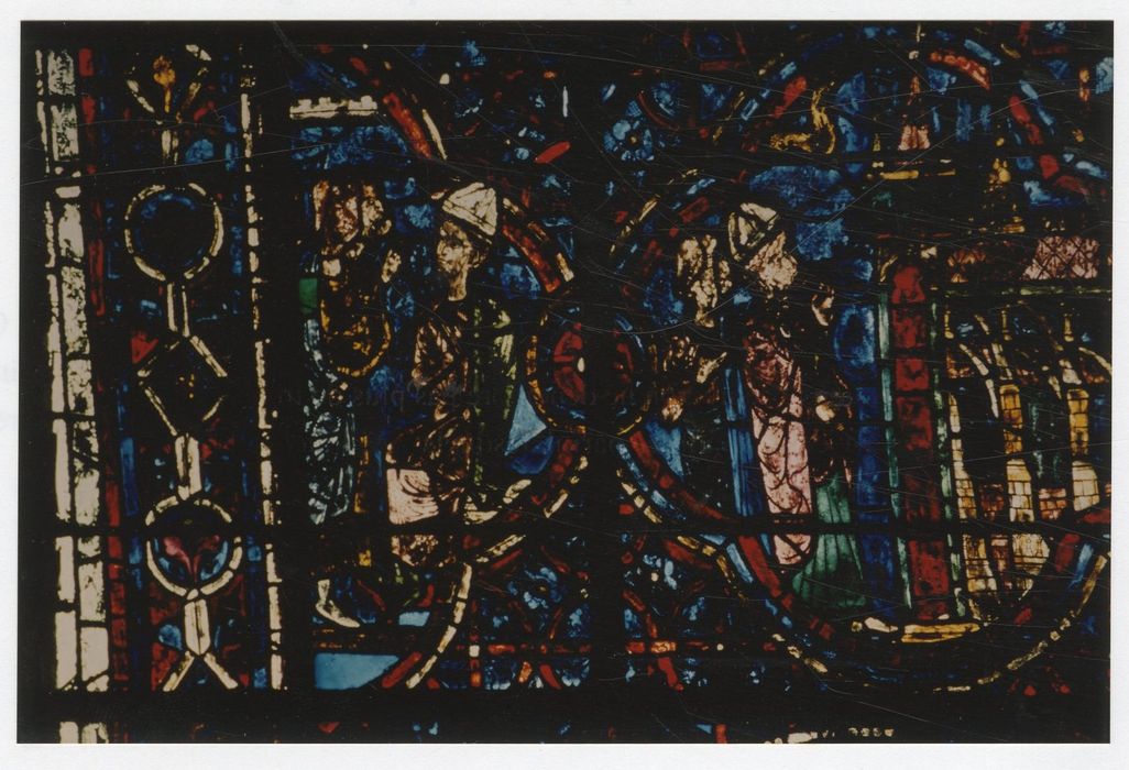 verrière n°18 (verrière de la vie de saint Thomas Becket), détail du panneau 34 (Thomas Becket s’adresse à ses futurs meurtriers)