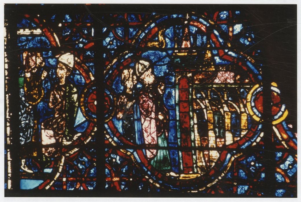 verrière n°18 (verrière de la vie de saint Thomas Becket), détail du panneau 35 (Thomas Becket se rend à la cathédrale de Canterbury)