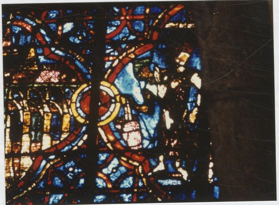 verrière n°18 (verrière de la vie de saint Thomas Becket), détail du panneau 36 (deux chevaliers en embuscade)