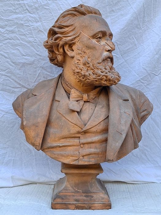 sculpture : portrait en buste de Gambetta