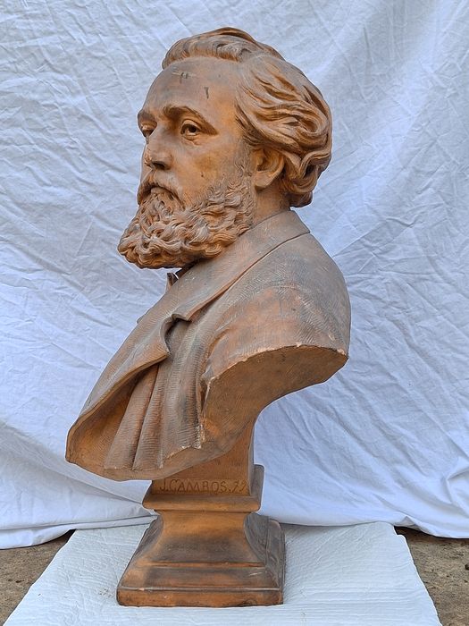 sculpture : portrait en buste de Gambetta, profil gauche