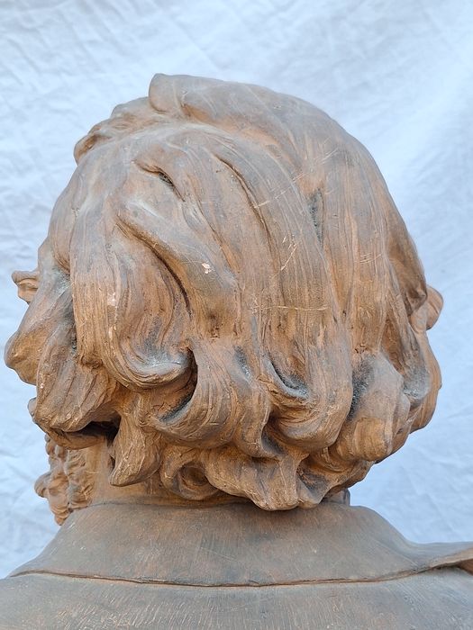 sculpture : portrait en buste de Gambetta, détail