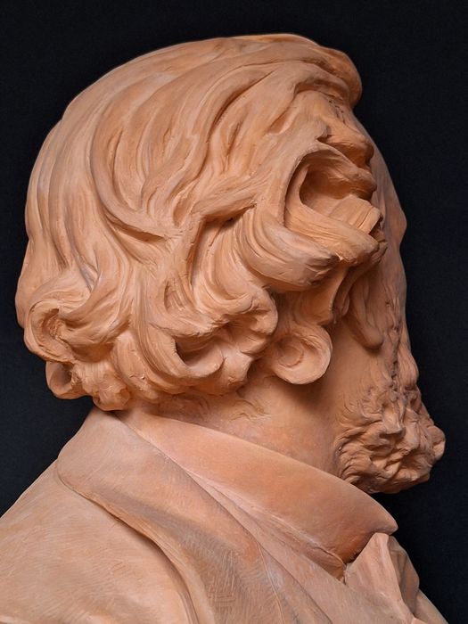 sculpture : portrait en buste de Gambetta, détail