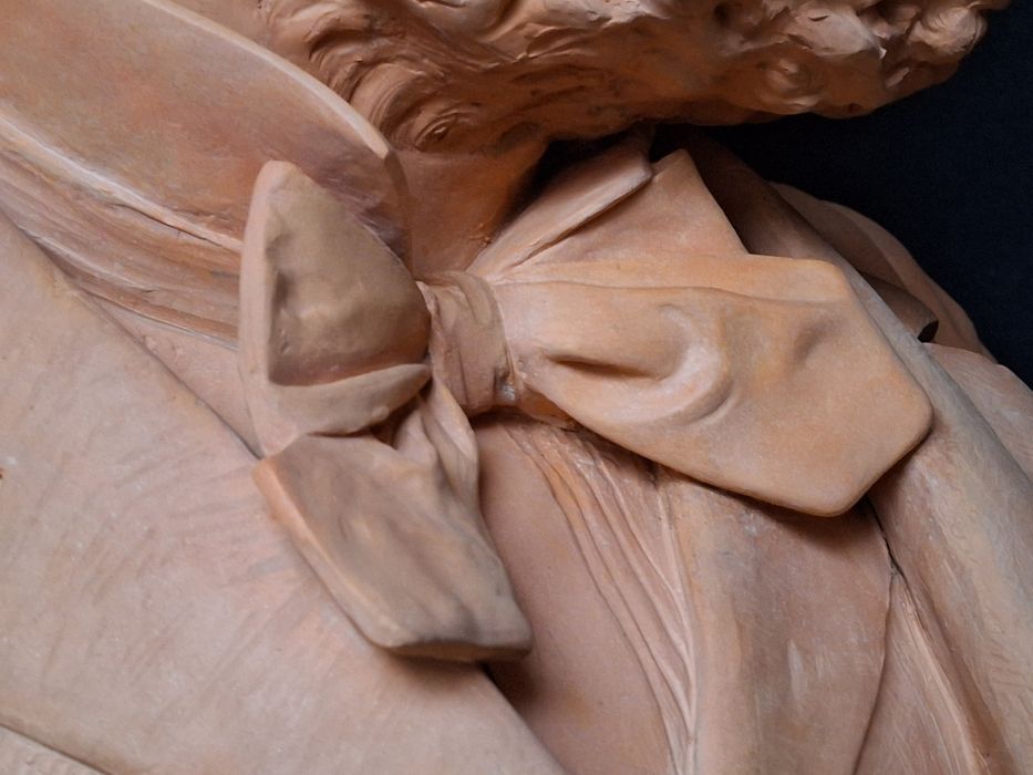 sculpture : portrait en buste de Gambetta, détail