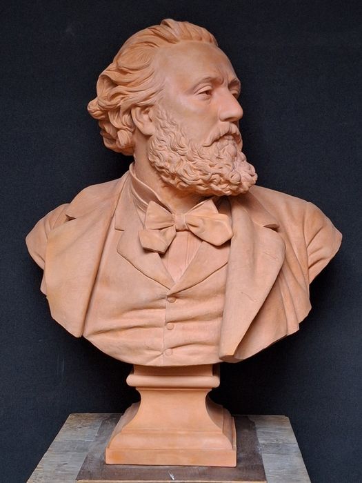 sculpture : portrait en buste de Gambetta