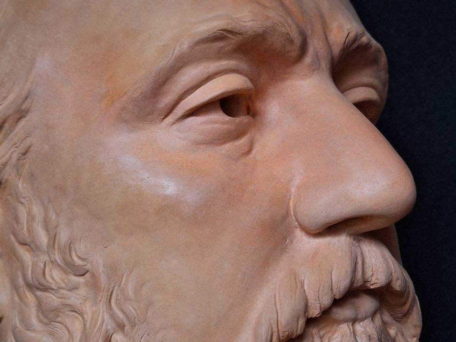 sculpture : portrait en buste de Gambetta, détail