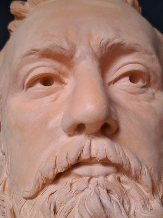 sculpture : portrait en buste de Gambetta, détail