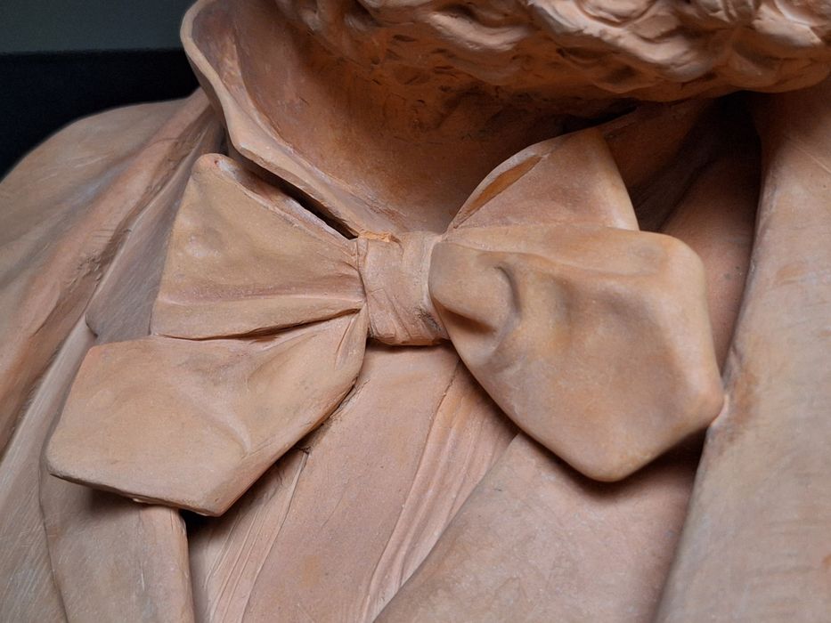 sculpture : portrait en buste de Gambetta, détail