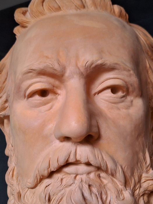 sculpture : portrait en buste de Gambetta, détail