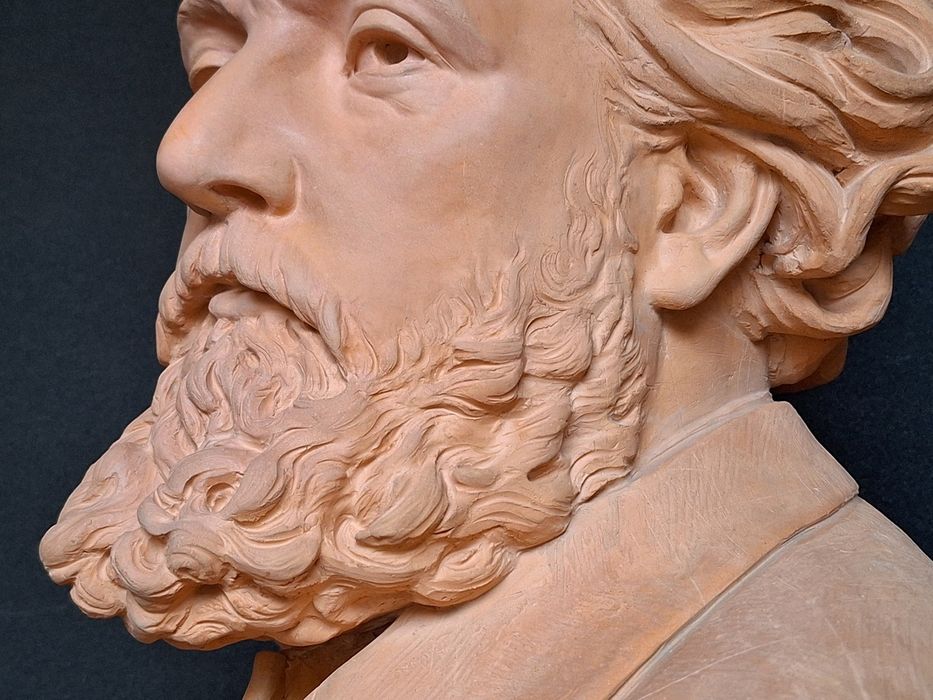 sculpture : portrait en buste de Gambetta, détail