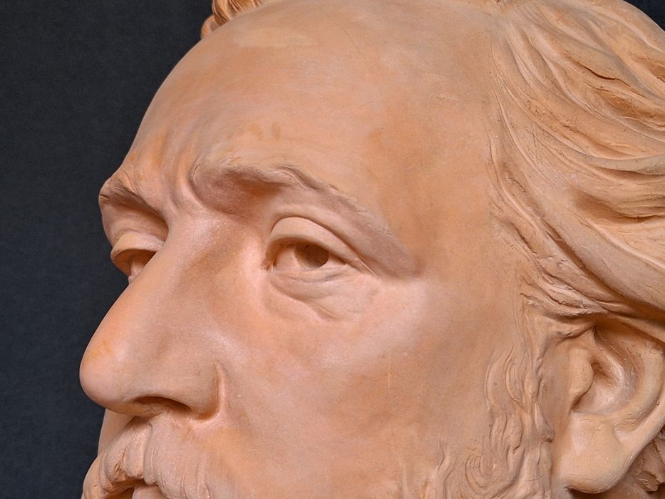 sculpture : portrait en buste de Gambetta, détail