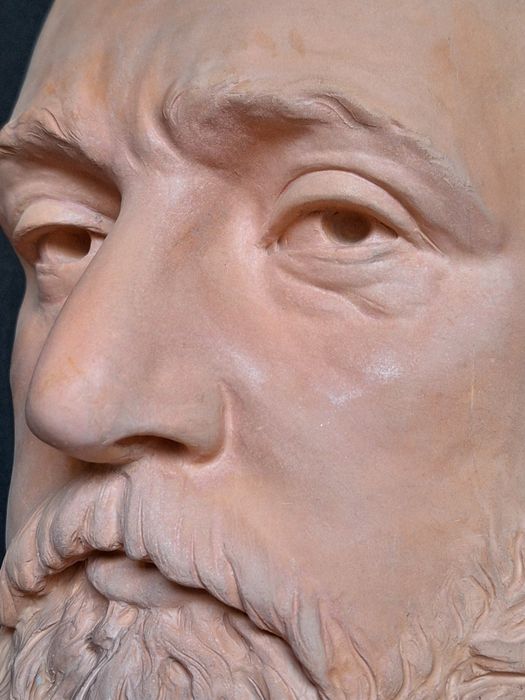 sculpture : portrait en buste de Gambetta, détail
